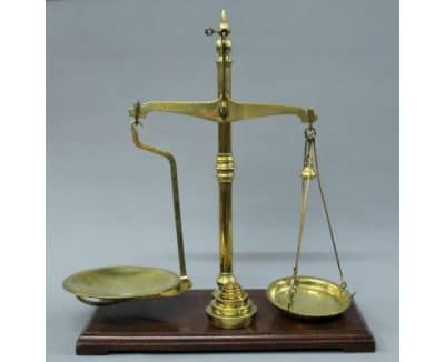 Set of AVERY SCALES. Early19th Century.  With Weights 2Lb to 1/2oz. Great Condition. - Image 3